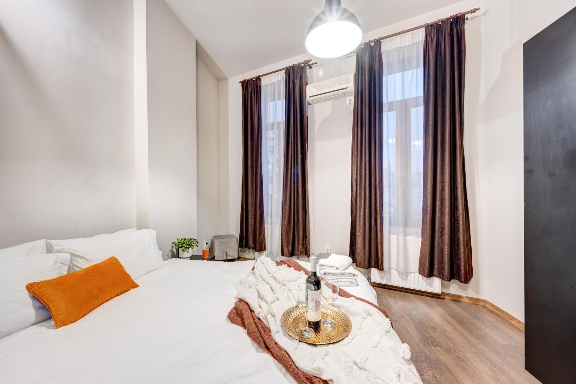 Holiday Apartments Bucureşti Ngoại thất bức ảnh