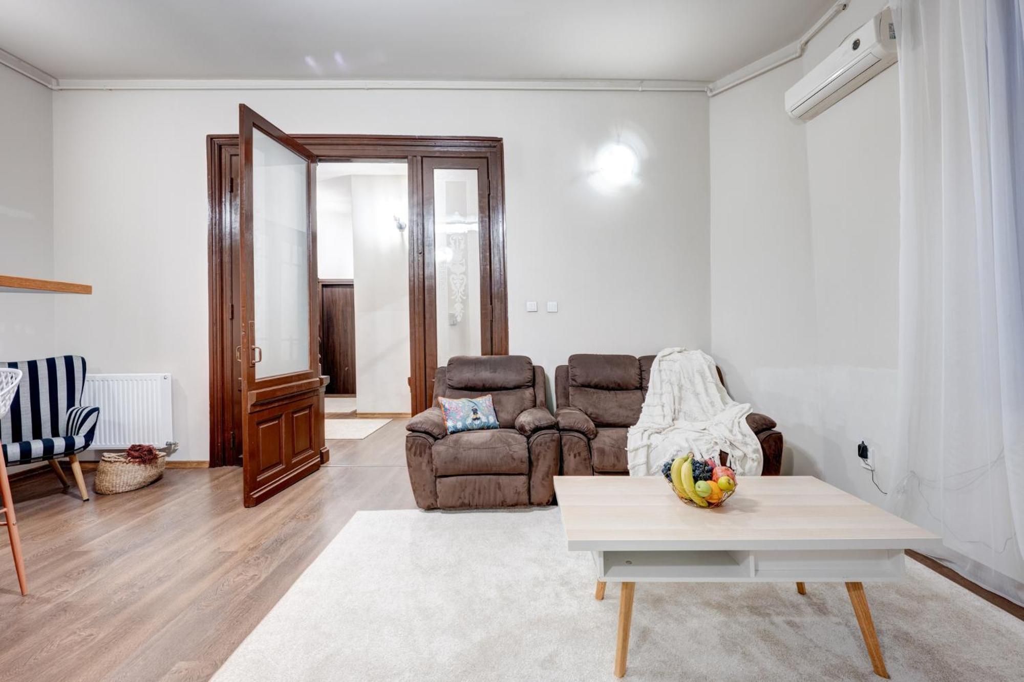 Holiday Apartments Bucureşti Ngoại thất bức ảnh