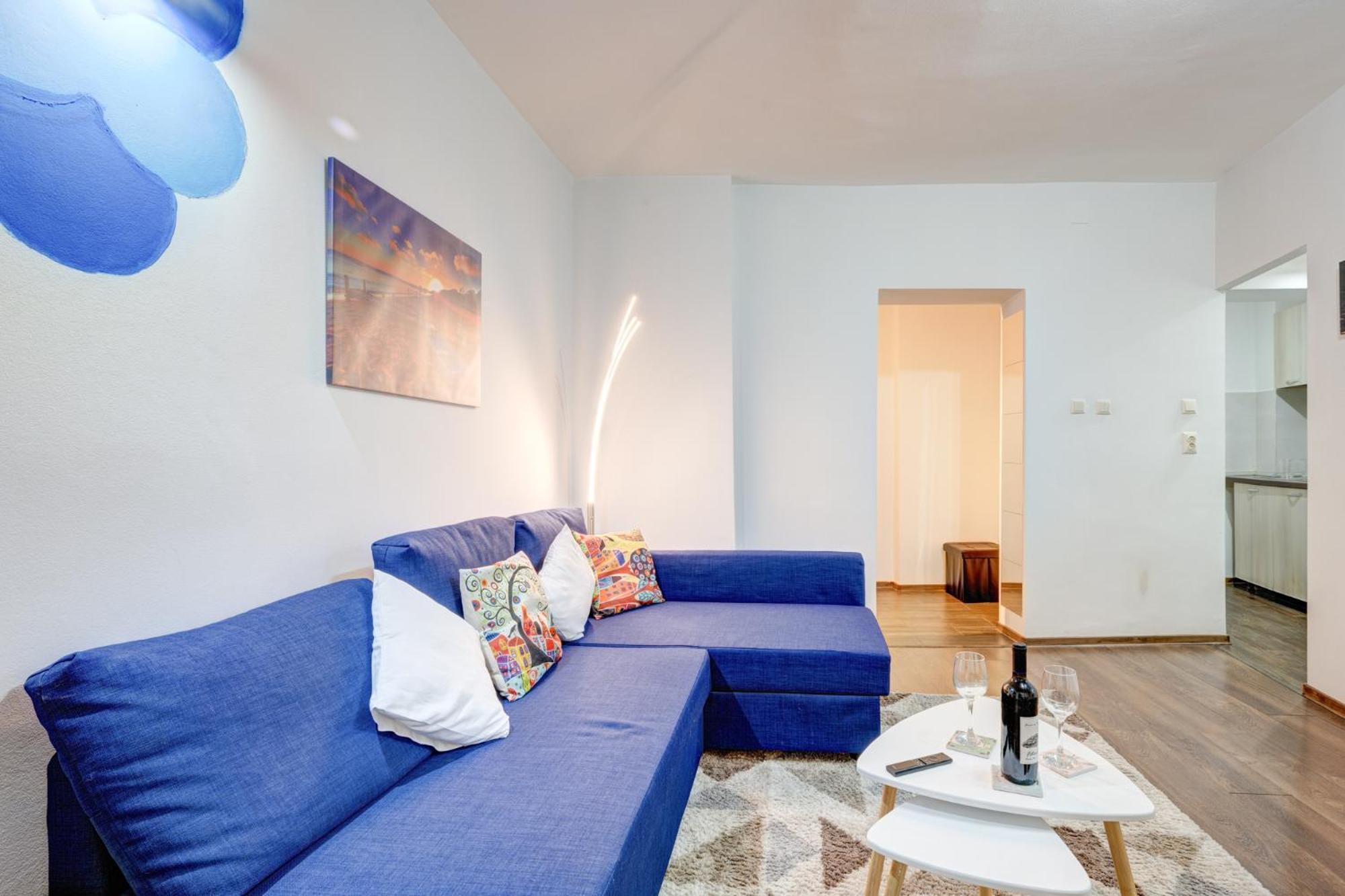 Holiday Apartments Bucureşti Ngoại thất bức ảnh